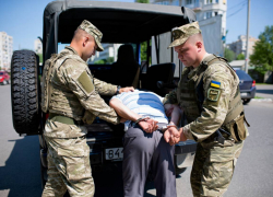 В Херсоне ТЦК используют женщин для мобилизации украинцев