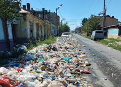 Жители пожаловались на мусорный коллапс в столице Херсонской области