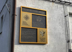 В Херсонской области открыли памятную табличку на старинном маяке