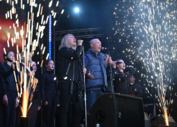 Рекордные 1200 литров ухи и рок от Сальдо: как Геническ отметил День воссоединения с Россией