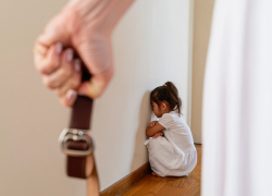 В Чаплынке 20-летней матери за жестокое обращение с дочкой грозит до трёх лет тюрьмы