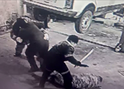 В Херсонской области сотрудники СТО арматурой отбили механика у сотрудников военкомата, видео