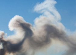 В Каховке после обстрела ВСУ сгорели здания