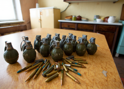 В Херсонской области мужчину осудили на шесть лет за хранение гранат и патронов