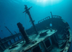 В Херсонской области минимущество обязали убрать затонувшее судно из акватории Азовского моря