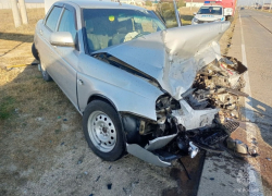 Херсонские спасатели вытащили аккумулятор из покореженного в ДТП авто