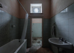 Нашли в ванной: 9-летняя девочка загадочно покончила с собой при родителях