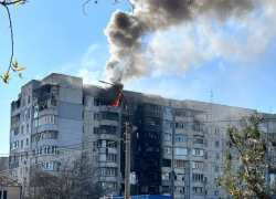 Боевики ВСУ атаковали многоэтажку в Алешках и оптовый склад в Новой Каховке