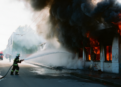 «От гари слезятся глаза»: пожары и дым накрыли Херсон с самого утра