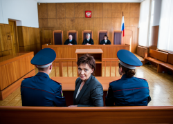 Суд наказал директора школы из Чаплынки за мошенничество с зарплатой учителя