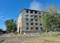 Миномётный удар ВСУ по Каховке разрушил дом и ранил 82-летнего жителя