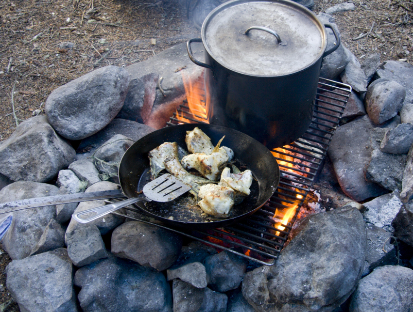 Жители Херсона готовят еду на кострах из-за отсутствия газа