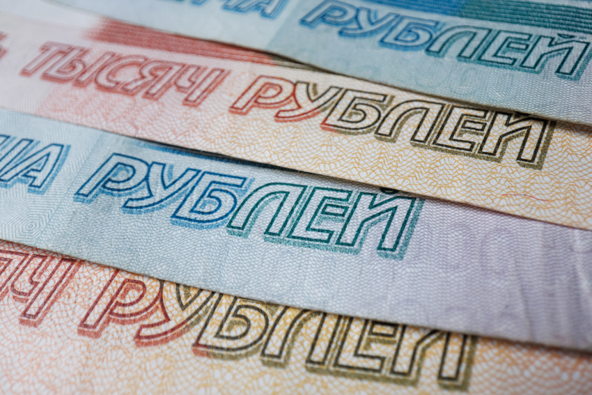 В Херсонской области директор школы украла 320 тысяч рублей, фиктивно устроив на работу мужа