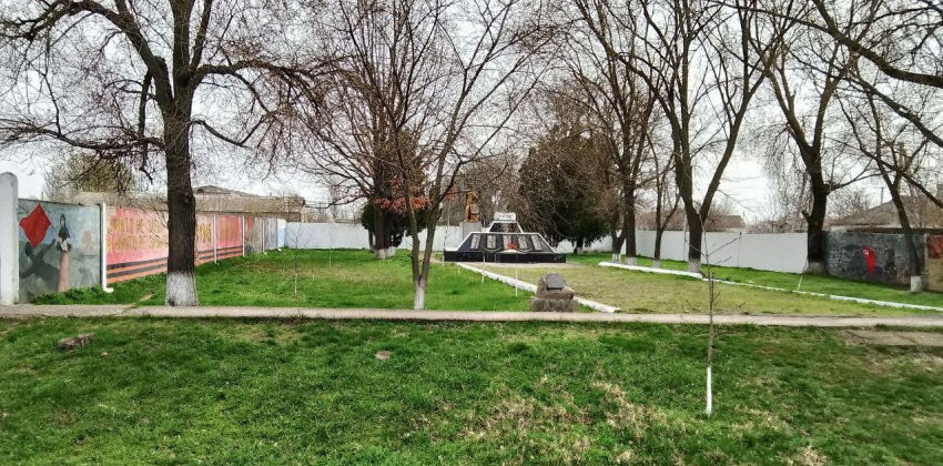 В Геническом округе облагородят мемориал воинам Великой Отечественной войны