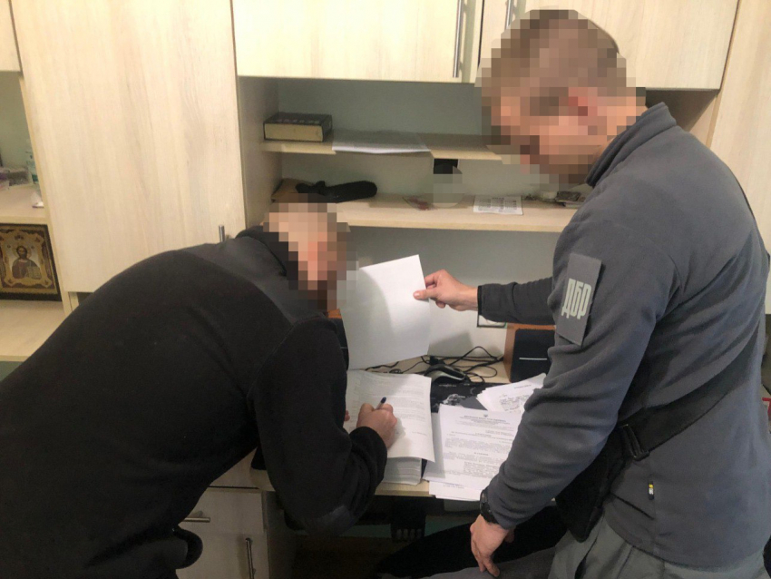 В Херсоне родственник топ-чиновника попался на продаже водительских прав