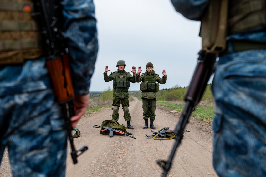 Пятеро боевиков ВСУ переплыли Днепр и сдались российским бойцам