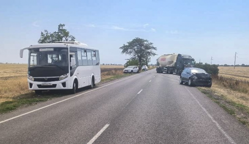 В ДТП с участием четырёх автомобилей в Херсонской области пострадали люди