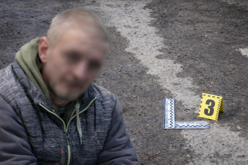 Мужчина кинул гранату в толпу людей в Херсонской области, есть раненные 