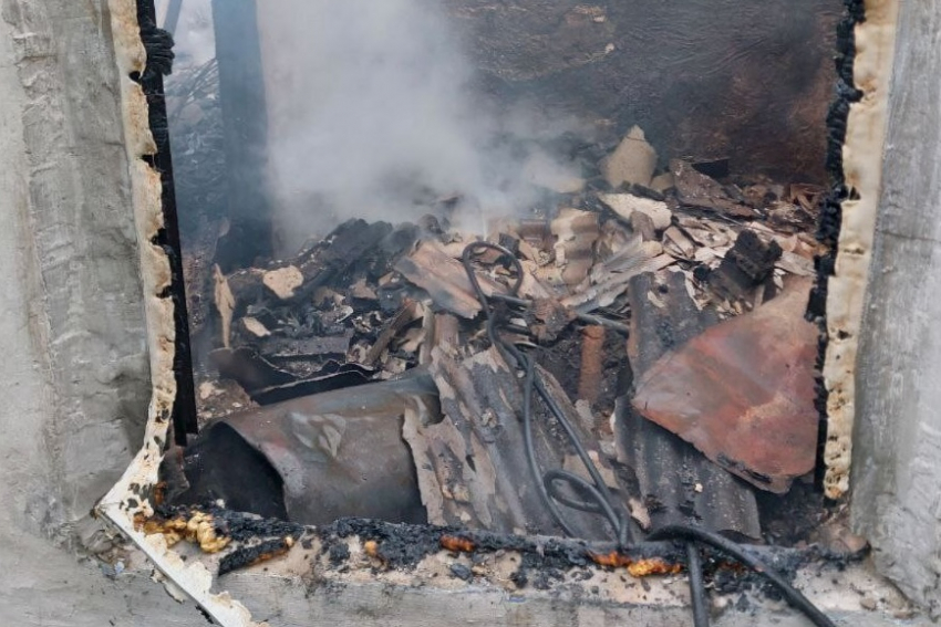 Семейная пара погибла при пожаре в собственном доме в Каховке