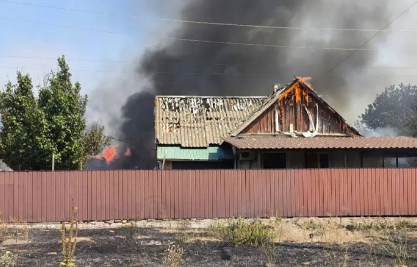 В Райском из-за артобстрела ВСУ пострадал человек и сгорели дома
