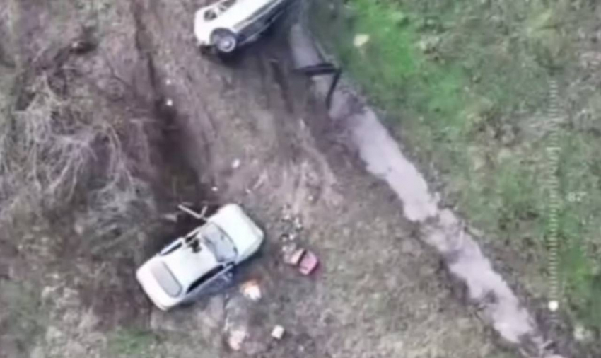 Дрон ВСУ ударил в Голой Пристани по автомобилю с гумгрузом, погибли люди