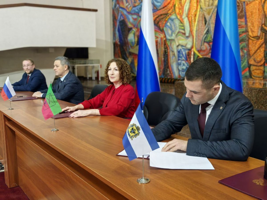 Херсонщина заключила договор о сотрудничестве с министрами культуры ЛНР, ДНР и Запорожья