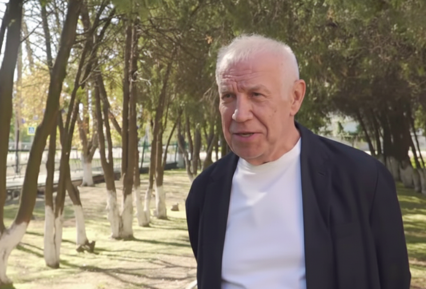 Сергей Гармаш обеспечил почти 300 учеников генического интерната новой мебелью