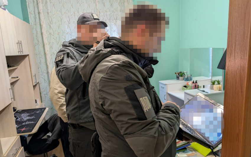 В Херсоне сотрудник МВД выдавал водительские права за деньги