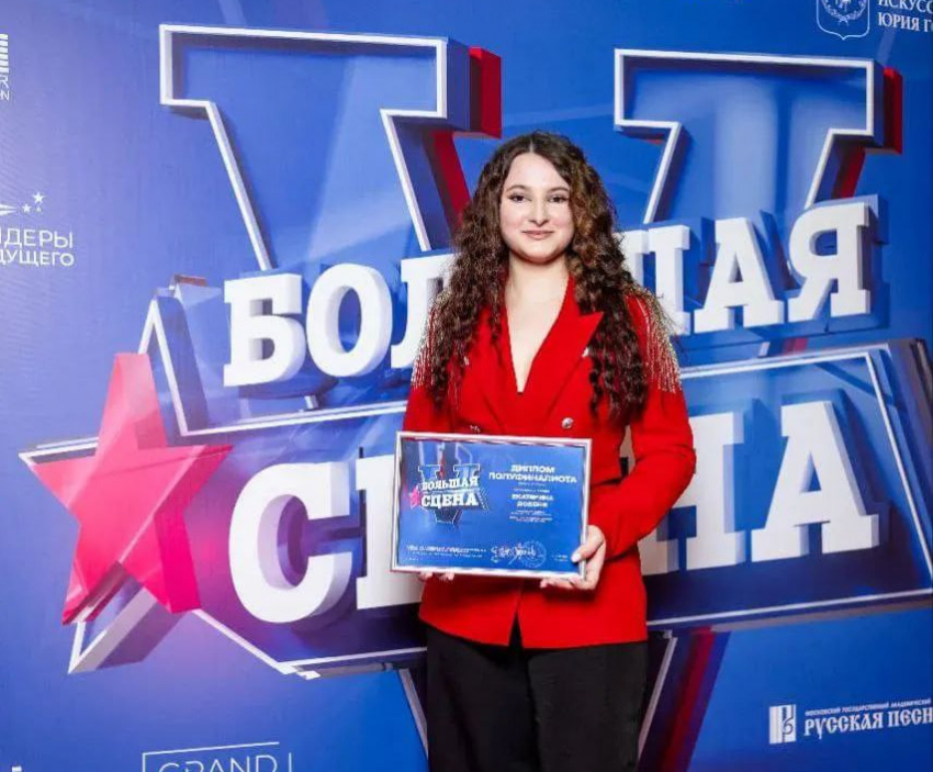 Девушка из Херсонщины обошла 2500 участников и пробилась в полуфинал «Большой сцены»