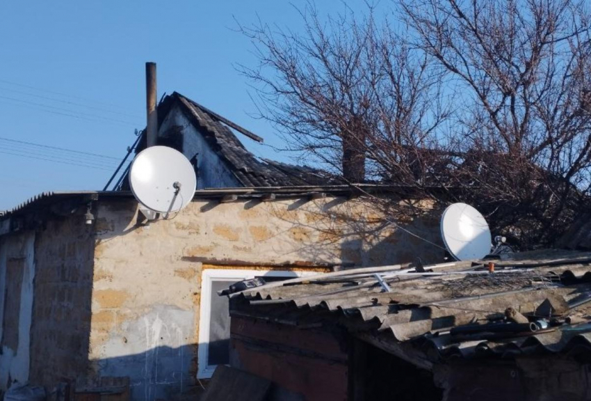 В Каховском округе после атаки ВСУ пенсионерка оказалась под завалами дома