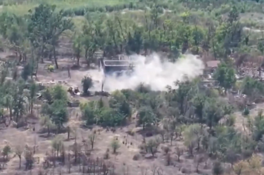 На Херсонском направлении ВС РФ уничтожили пункт управления дронами вместе с боевиками ВСУ, видео