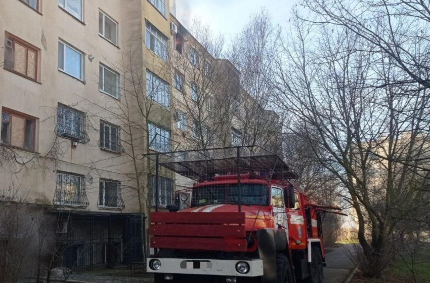 МЧС показало кадры пожара в Новой Каховке, в котором пострадал 81-летний пенсионер