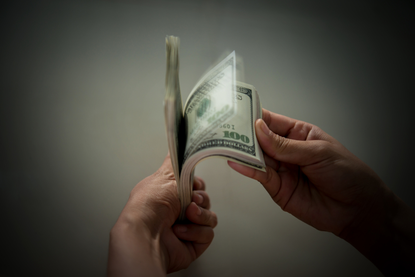 Попытка купить свободу за тысячу рублей закончилась «уголовкой» для херсонца