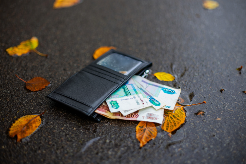 Почему нельзя поднимать найденные на улице вещи, показали на видео