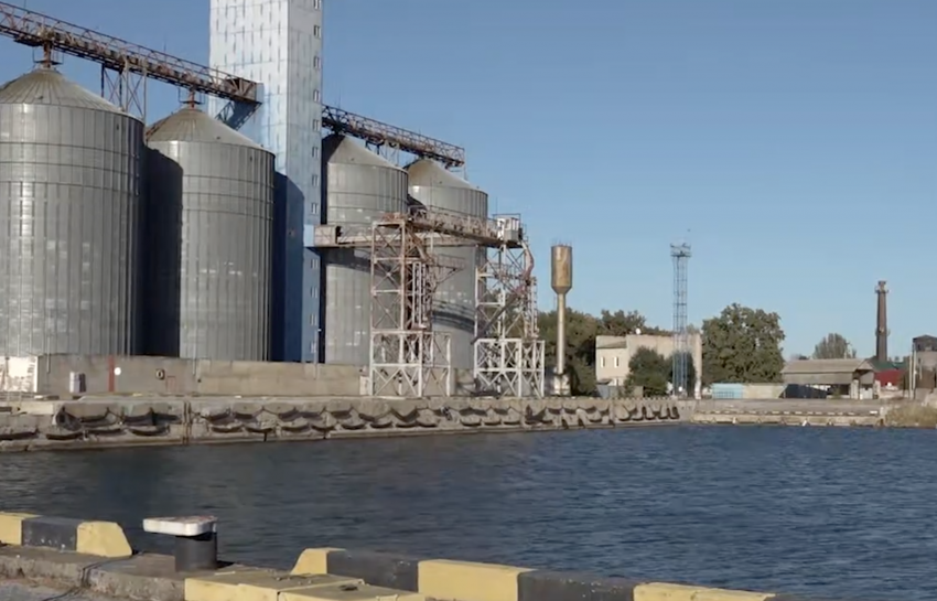 Скадовские портовики пожаловались на долги по зарплате