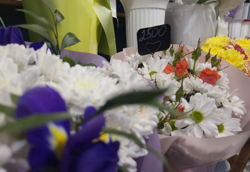 Стало известно, сколько в Херсонской области стоят цветы к 8 марта