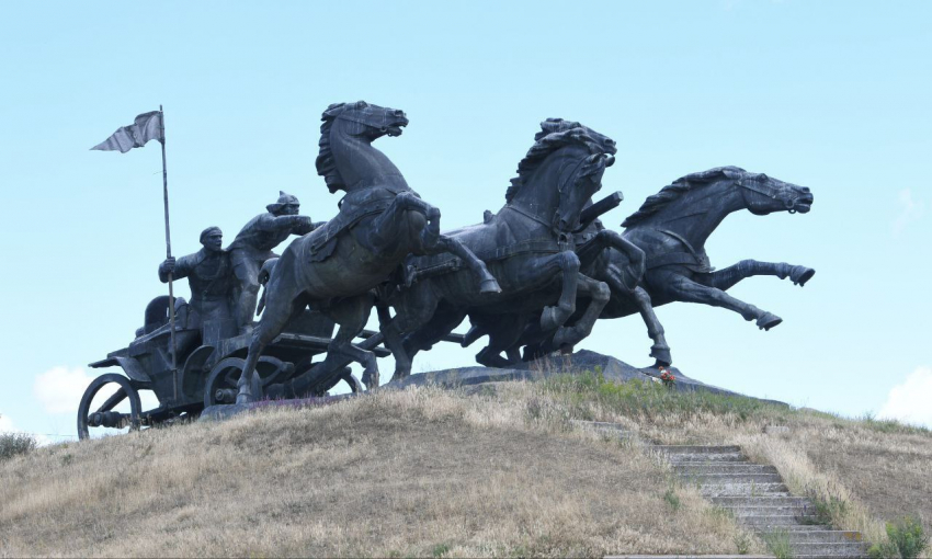 «Выстояла декоммунизацию»: легендарной «Тачанке» в Каховке исполнилось 58 лет