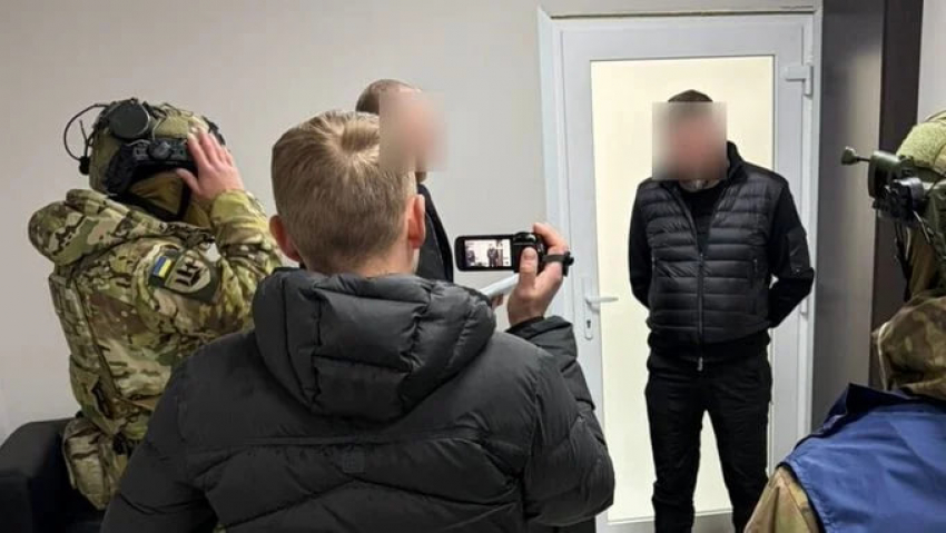 Экс-замглавы херсонского СБУ попался на взятке за ангары на 1,4 миллиарда гривен