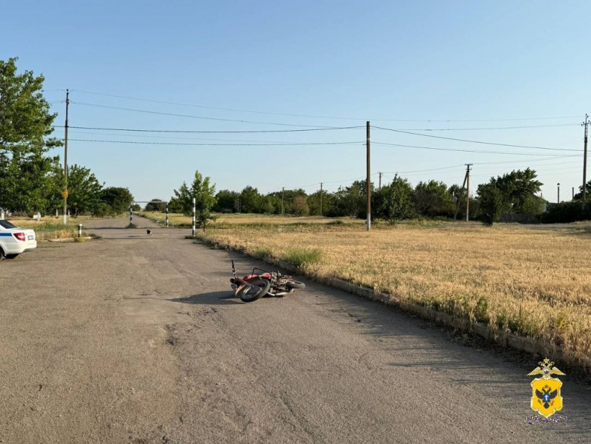 В Новотроицком округе мотоциклист получил травмы, опрокинувшись на дороге
