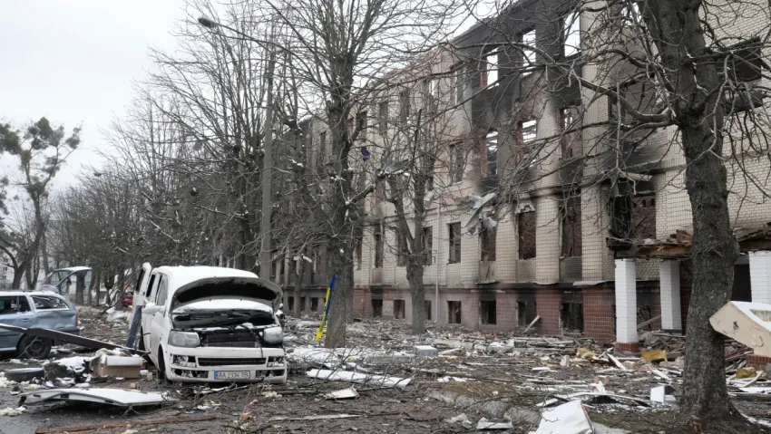 Новости Херсона: один человек погиб при обстреле, директрисе школы грозят тюрьмой, а Херсон мертвый город