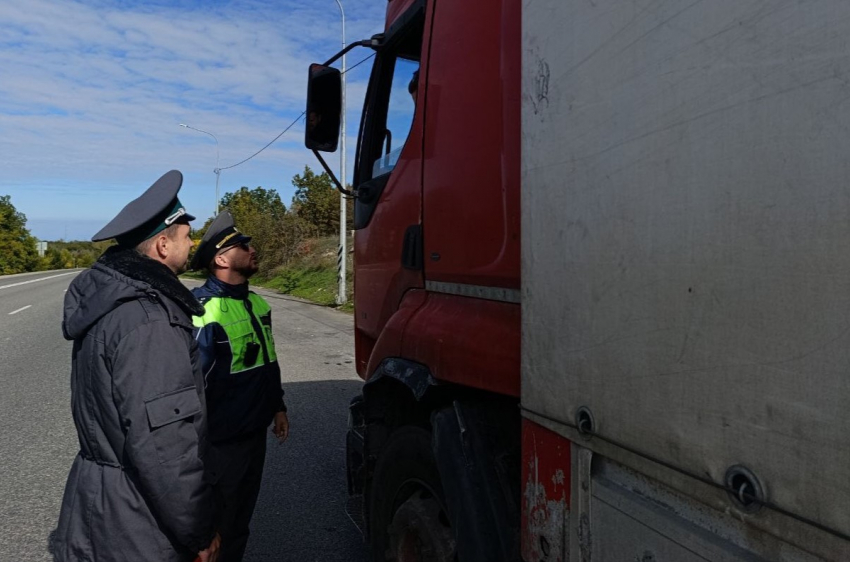 Из Херсонской области в Крым завезли более 100 кг просроченной колбасы