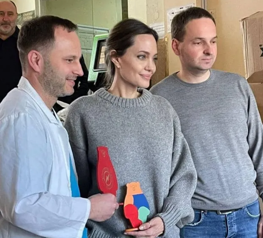 Анджелина Джоли тайно приехала в Херсон