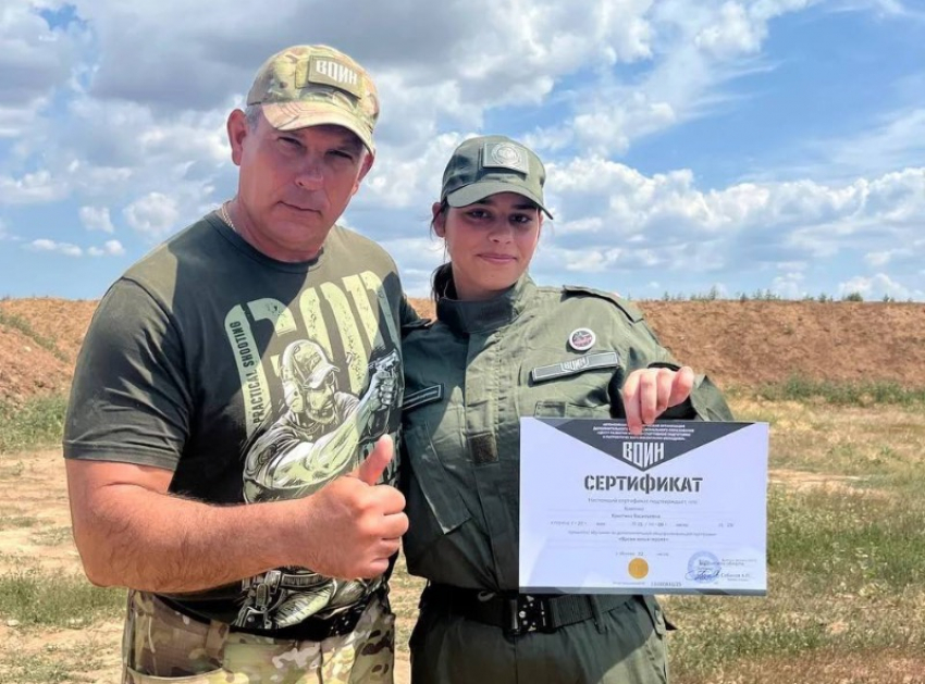 Активистка Движения Первых из Новопокровской школы нарисовала Героя Херсонщины и рассказала, почему важно помнить тех, кто защищал страну
