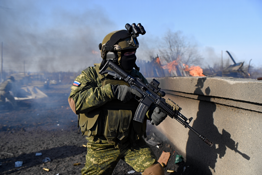 Новости СВО: споры о завершении СВО, Путин в выигрыше из-за «плана Трампа» и эффектные кадры удара Х-39 по ВСУ