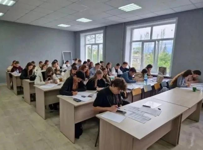 Банк ВТБ завершил образовательную программу для студентов в Луганске