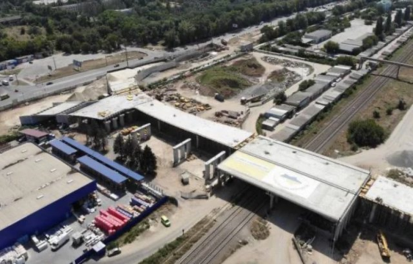 Стройка моста за 1.1 миллиарда гривен в Херсоне внезапно остановилась