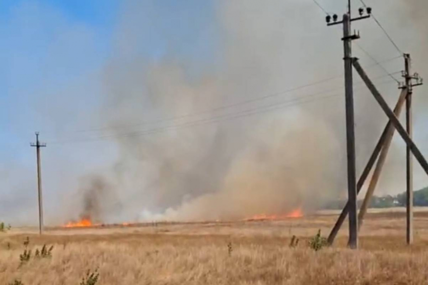 МЧС отказались выезжать на тушение пожара, приближающегося к храму в Каховке