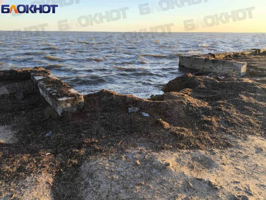 В Скадовске жители просят привести в порядок набережную и пляжную зону